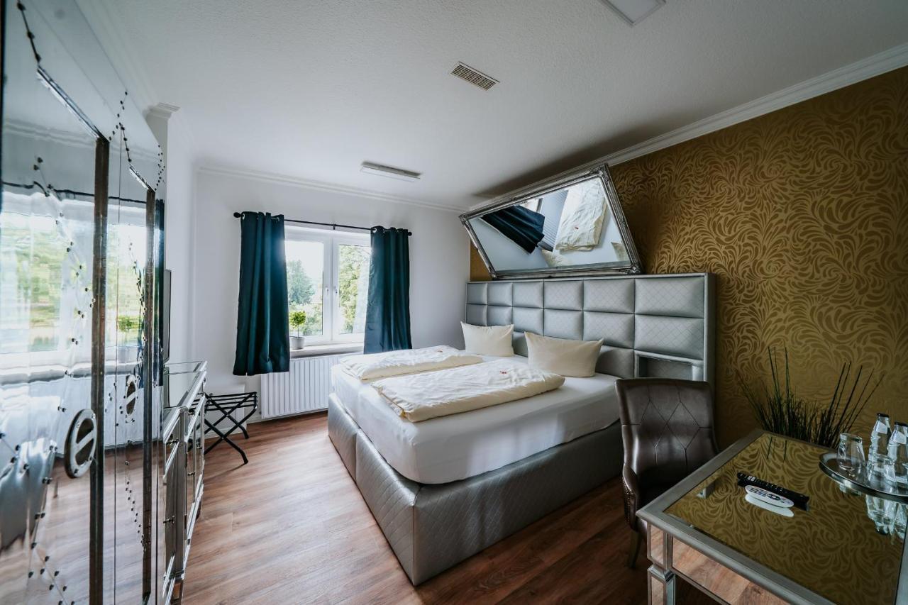 RobrookS Hotel Garni Hiddenhausen Buitenkant foto